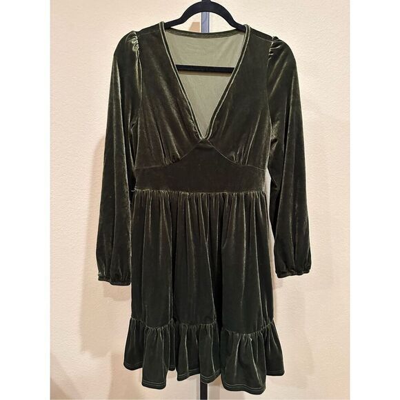 Size M Halara Everyday Deep V Neck Long Sleeve Ruffled Hem Velvet Mini Chill Par - Picture 3 of 7